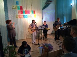 Прославление ведет пастор Ольга Левченко