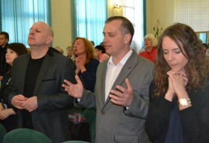 Слева направо: старший пастор Дмитрий Зеленский, епископ Леонид Вороненко, Эстэра Вороненко